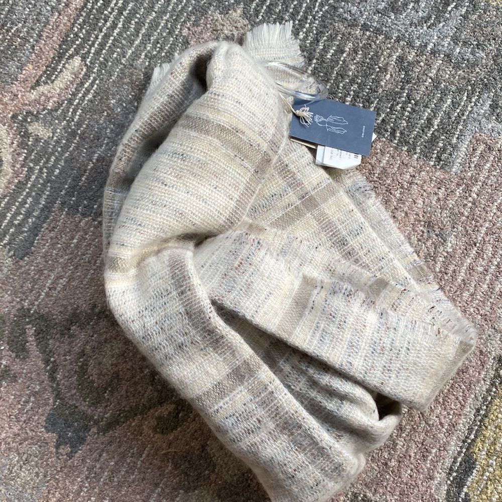 Universal Thread Scarf - Picture 4 of 5